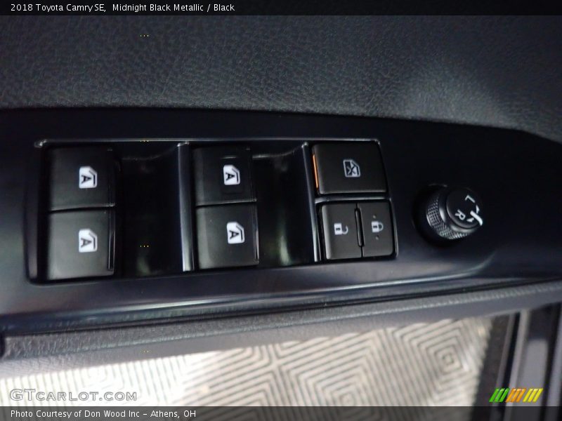 Midnight Black Metallic / Black 2018 Toyota Camry SE