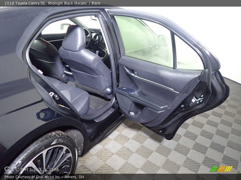 Midnight Black Metallic / Black 2018 Toyota Camry SE