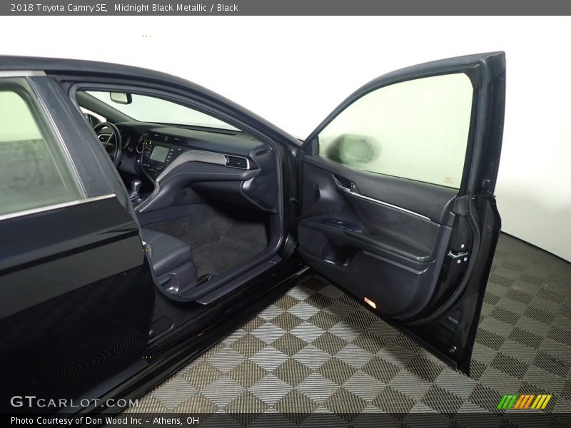 Midnight Black Metallic / Black 2018 Toyota Camry SE