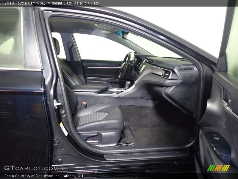 Midnight Black Metallic / Black 2018 Toyota Camry SE