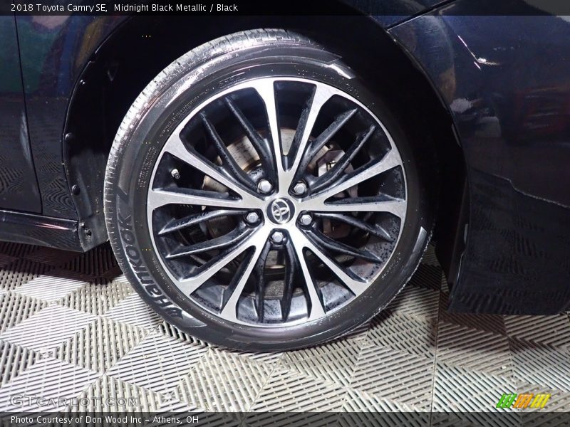 Midnight Black Metallic / Black 2018 Toyota Camry SE