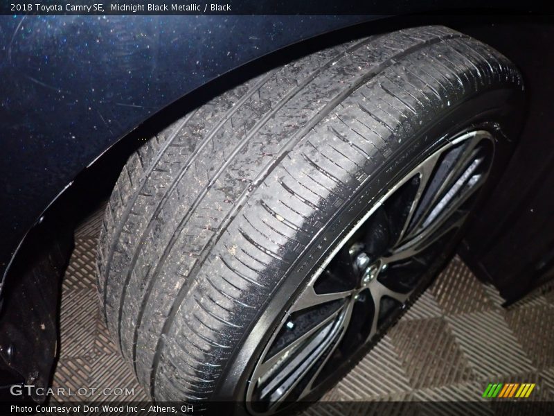 Midnight Black Metallic / Black 2018 Toyota Camry SE