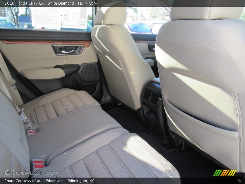 White Diamond Pearl / Ivory 2018 Honda CR-V EX