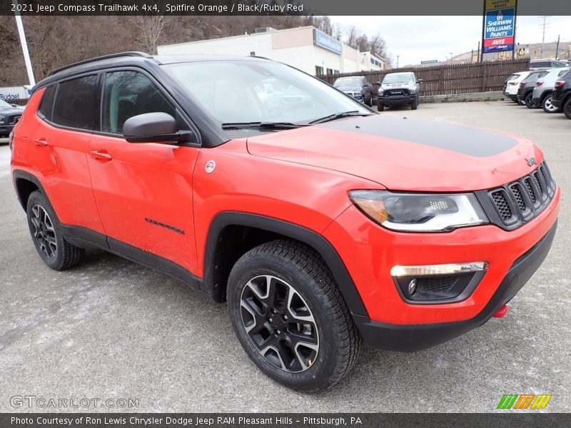 Front 3/4 View of 2021 Compass Trailhawk 4x4