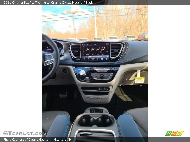 Granite Crystal Metallic / Black 2021 Chrysler Pacifica Touring L