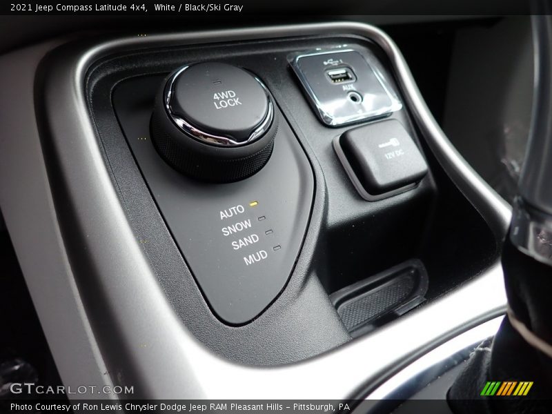 White / Black/Ski Gray 2021 Jeep Compass Latitude 4x4