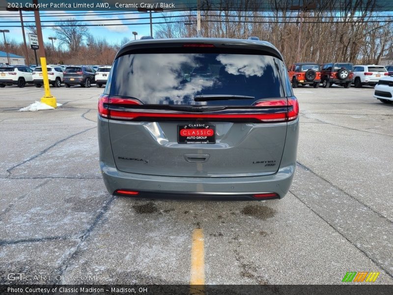 Ceramic Gray / Black 2021 Chrysler Pacifica Limited AWD