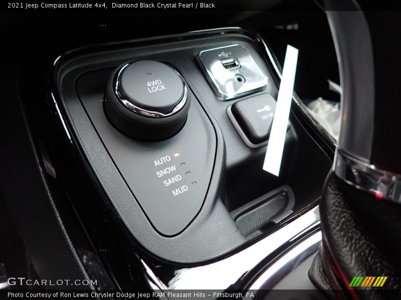 Diamond Black Crystal Pearl / Black 2021 Jeep Compass Latitude 4x4
