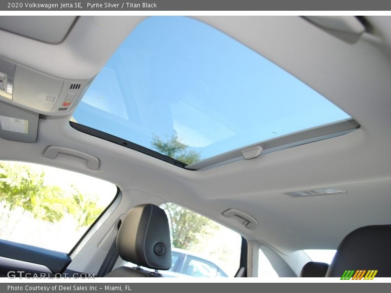 Pyrite Silver / Titan Black 2020 Volkswagen Jetta SE
