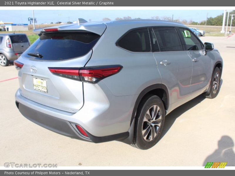 Celestial Silver Metallic / Graphite 2021 Toyota Highlander XLE