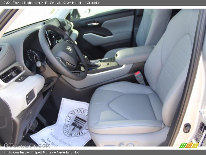 Celestial Silver Metallic / Graphite 2021 Toyota Highlander XLE