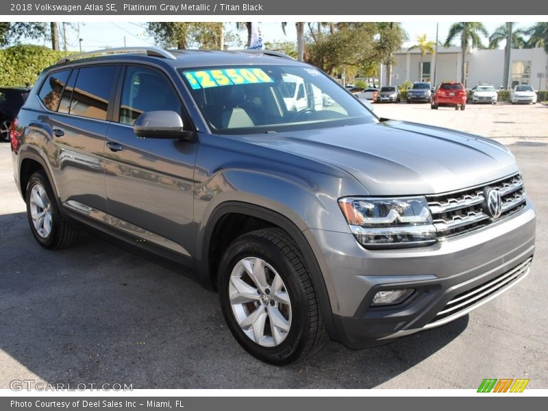 Platinum Gray Metallic / Titan Black 2018 Volkswagen Atlas SE