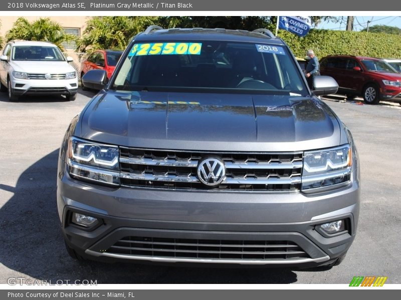 Platinum Gray Metallic / Titan Black 2018 Volkswagen Atlas SE