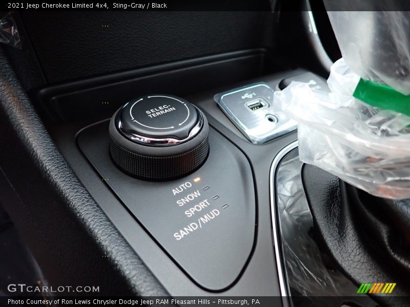 Sting-Gray / Black 2021 Jeep Cherokee Limited 4x4