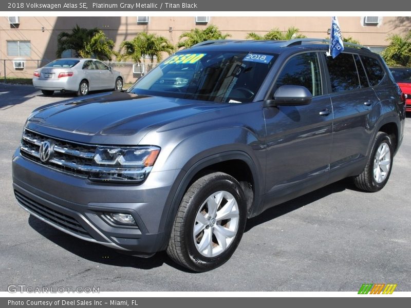 Platinum Gray Metallic / Titan Black 2018 Volkswagen Atlas SE