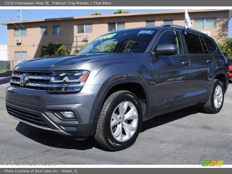 Platinum Gray Metallic / Titan Black 2018 Volkswagen Atlas SE