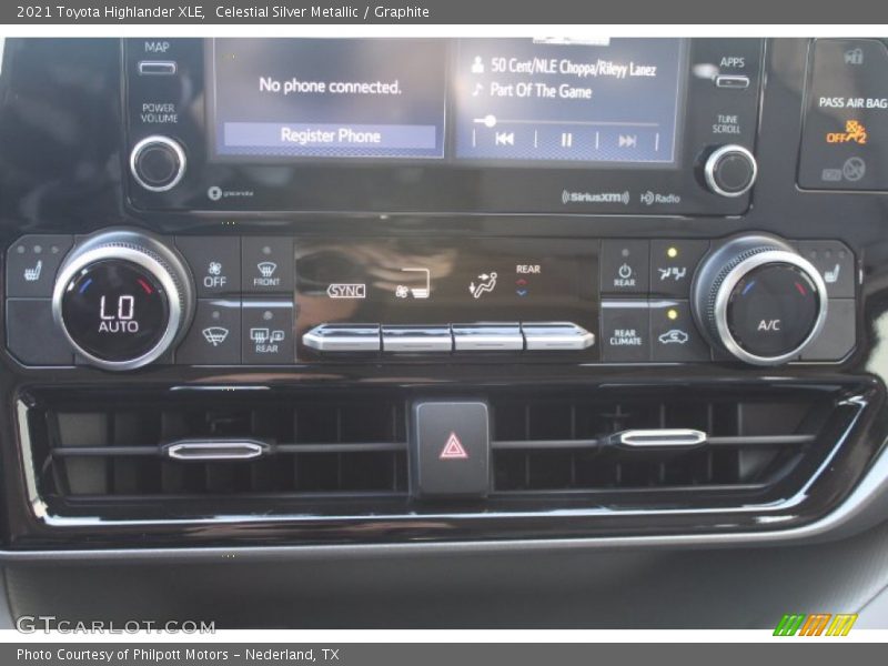 Celestial Silver Metallic / Graphite 2021 Toyota Highlander XLE