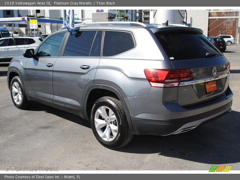 Platinum Gray Metallic / Titan Black 2018 Volkswagen Atlas SE