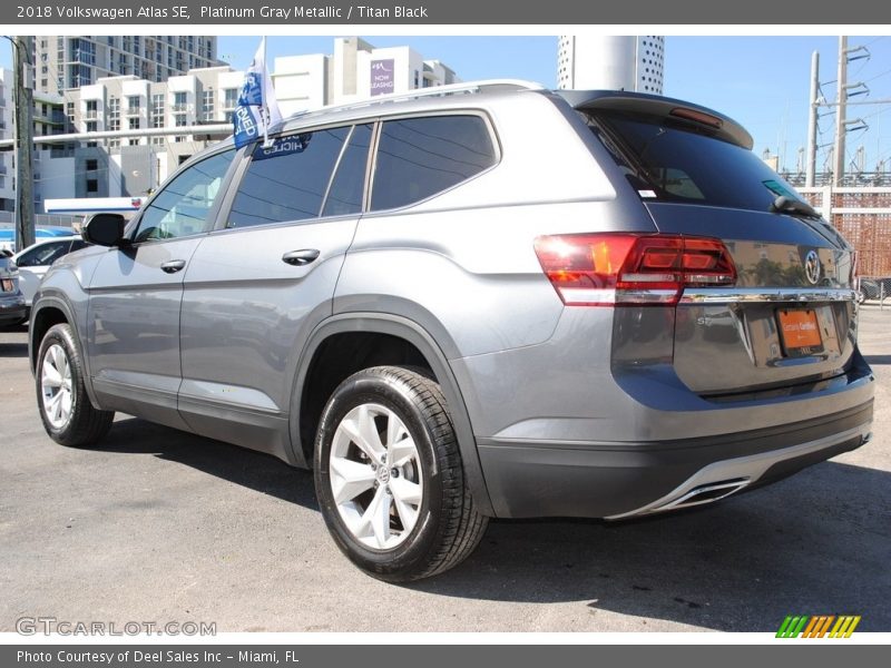 Platinum Gray Metallic / Titan Black 2018 Volkswagen Atlas SE