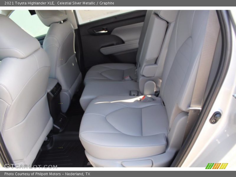 Celestial Silver Metallic / Graphite 2021 Toyota Highlander XLE