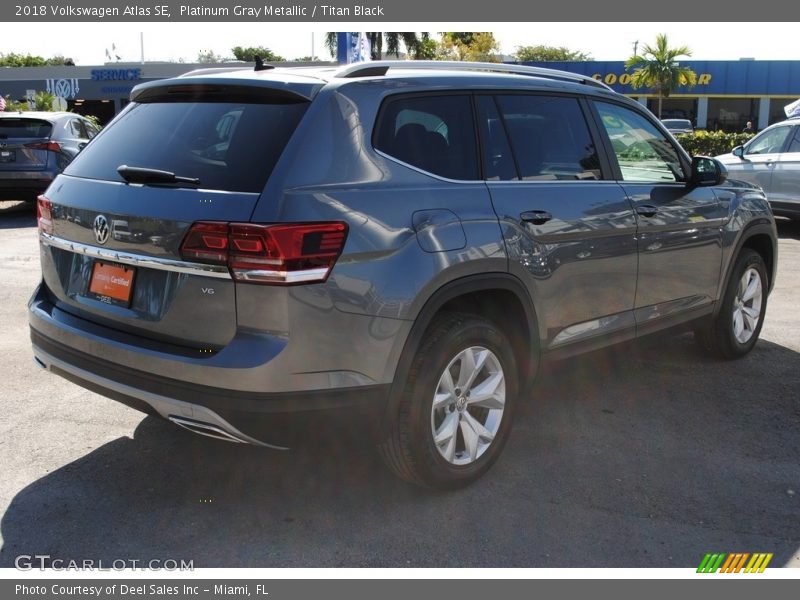 Platinum Gray Metallic / Titan Black 2018 Volkswagen Atlas SE