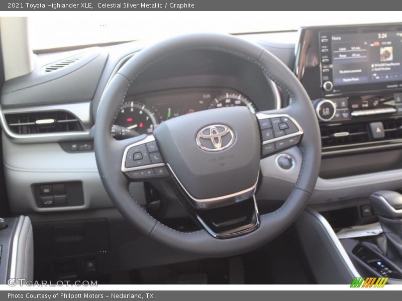 Celestial Silver Metallic / Graphite 2021 Toyota Highlander XLE