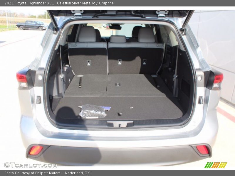 Celestial Silver Metallic / Graphite 2021 Toyota Highlander XLE