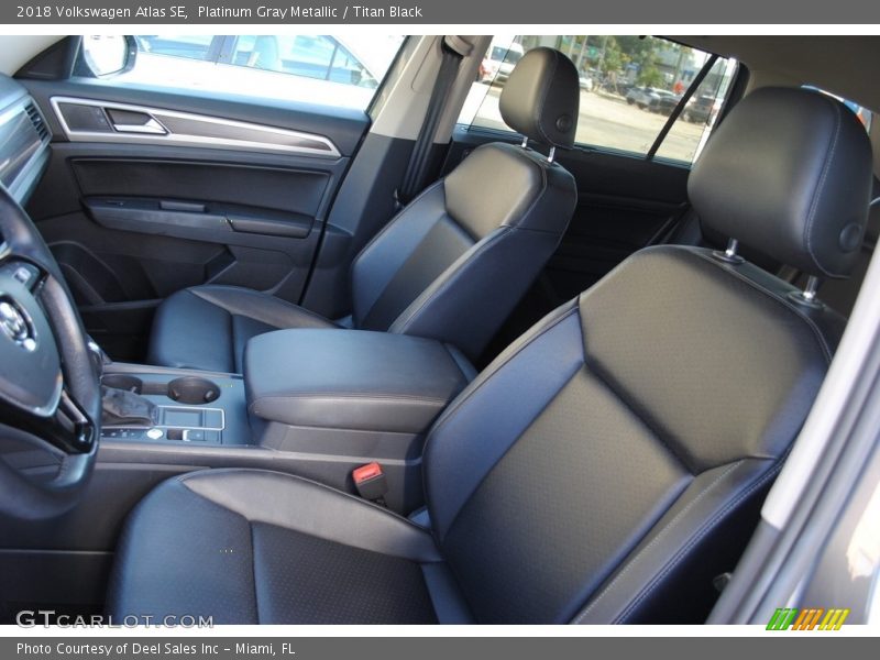 Platinum Gray Metallic / Titan Black 2018 Volkswagen Atlas SE