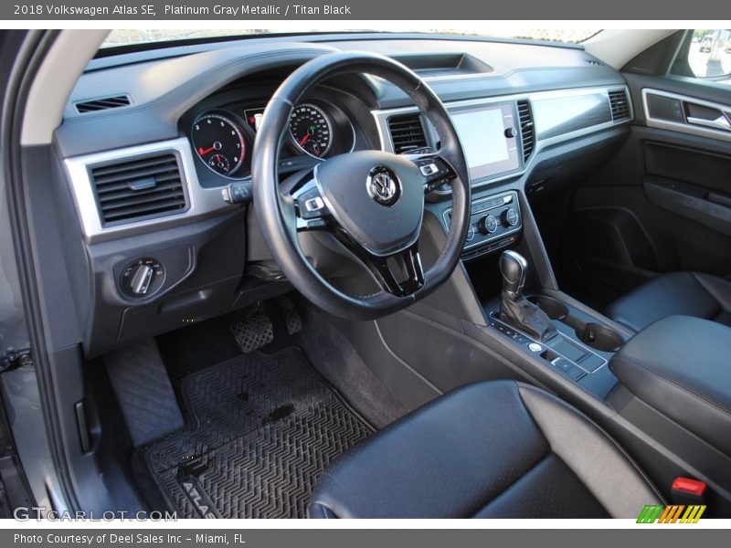 Platinum Gray Metallic / Titan Black 2018 Volkswagen Atlas SE