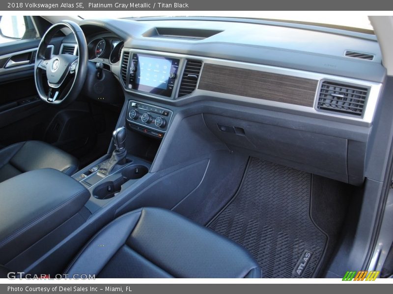 Platinum Gray Metallic / Titan Black 2018 Volkswagen Atlas SE