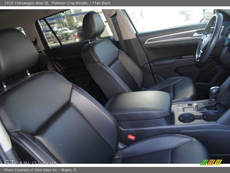 Platinum Gray Metallic / Titan Black 2018 Volkswagen Atlas SE