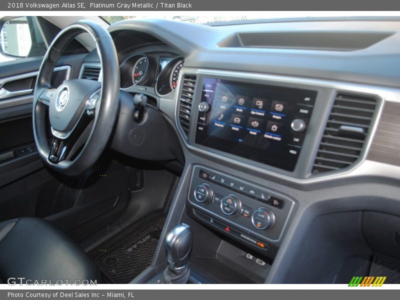 Platinum Gray Metallic / Titan Black 2018 Volkswagen Atlas SE