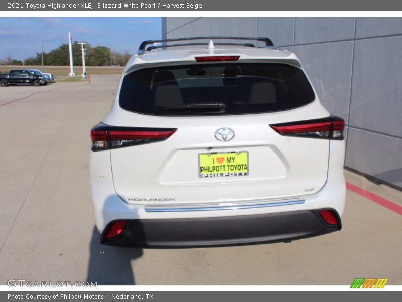 Blizzard White Pearl / Harvest Beige 2021 Toyota Highlander XLE