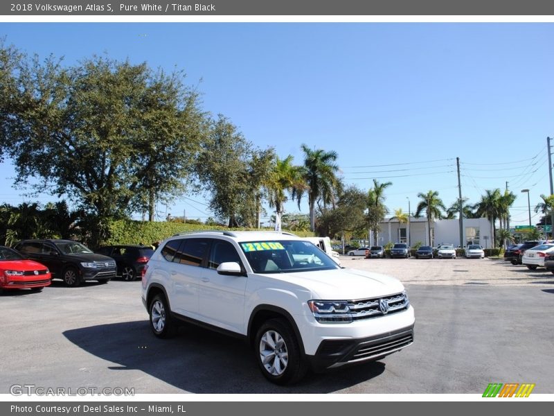 Pure White / Titan Black 2018 Volkswagen Atlas S