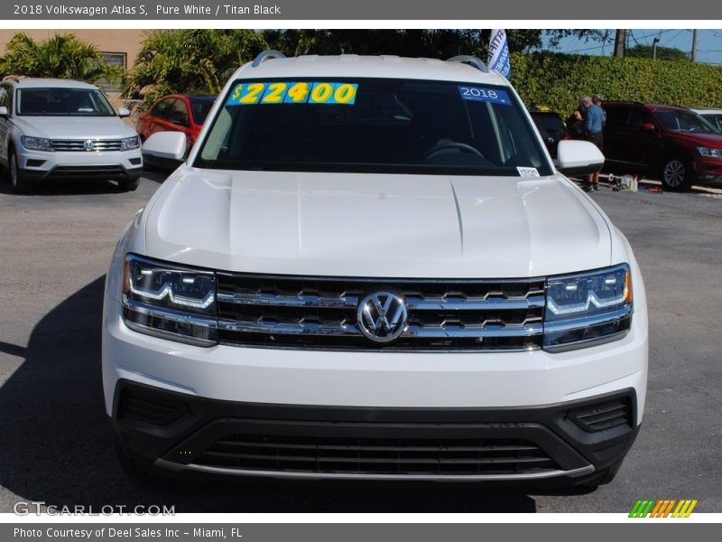 Pure White / Titan Black 2018 Volkswagen Atlas S