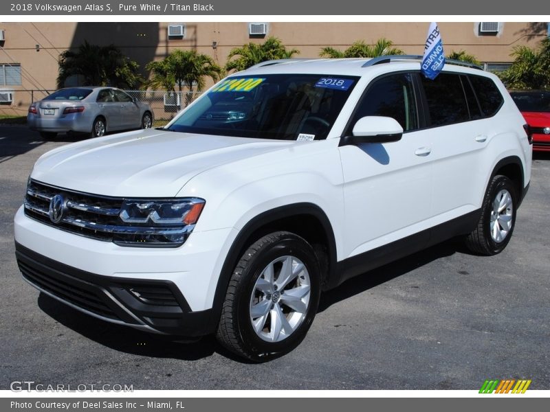 Pure White / Titan Black 2018 Volkswagen Atlas S