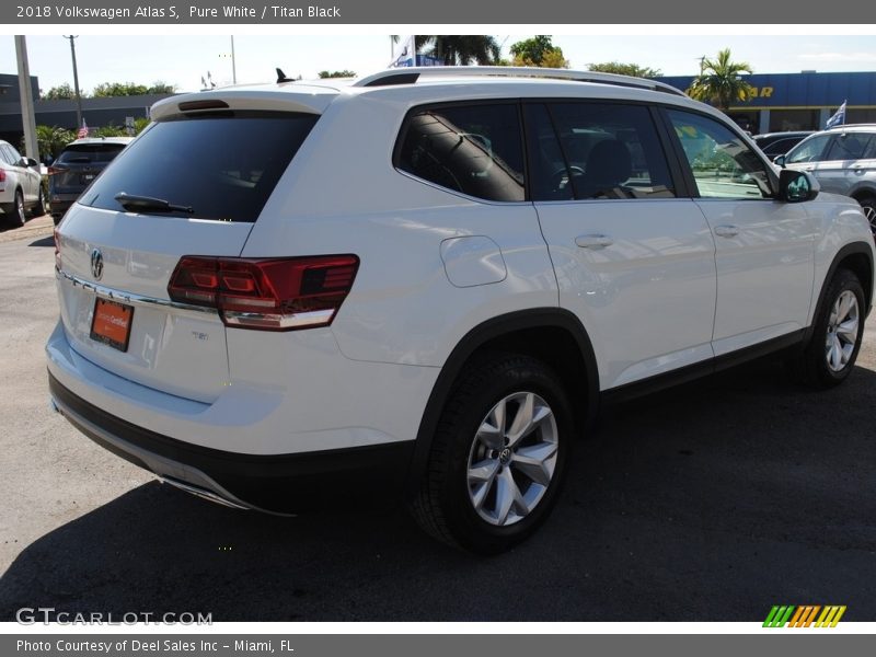 Pure White / Titan Black 2018 Volkswagen Atlas S