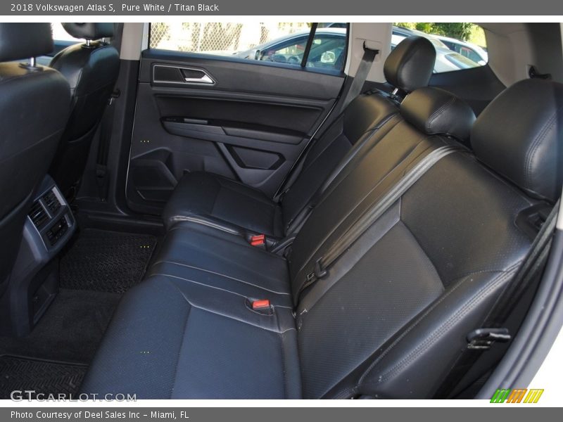 Pure White / Titan Black 2018 Volkswagen Atlas S