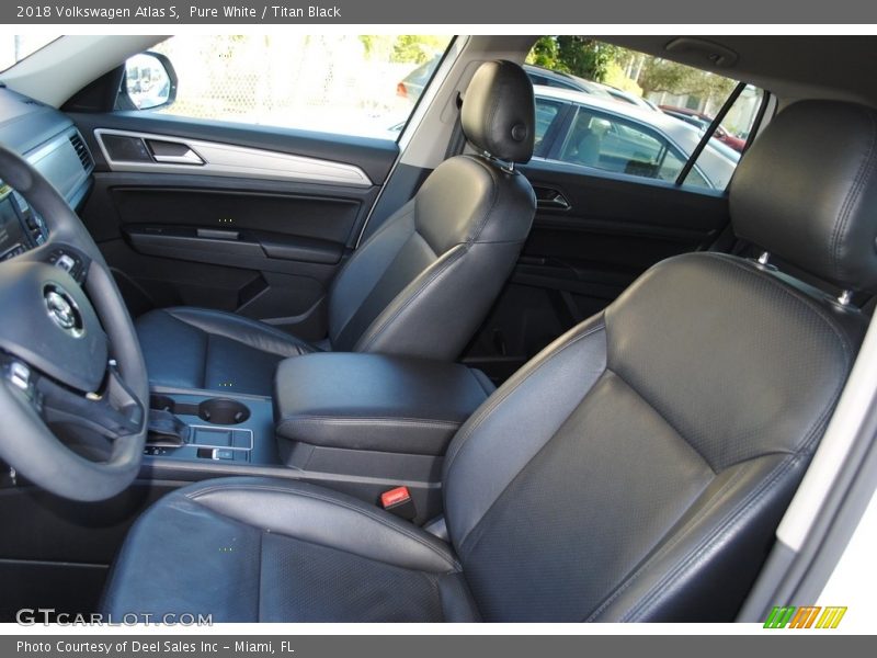 Pure White / Titan Black 2018 Volkswagen Atlas S