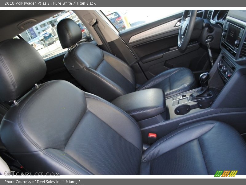 Pure White / Titan Black 2018 Volkswagen Atlas S