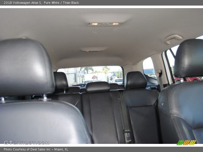 Pure White / Titan Black 2018 Volkswagen Atlas S