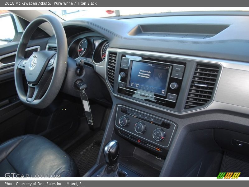 Pure White / Titan Black 2018 Volkswagen Atlas S