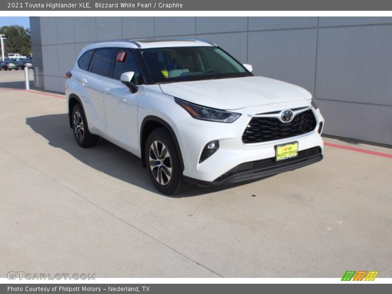 Blizzard White Pearl / Graphite 2021 Toyota Highlander XLE