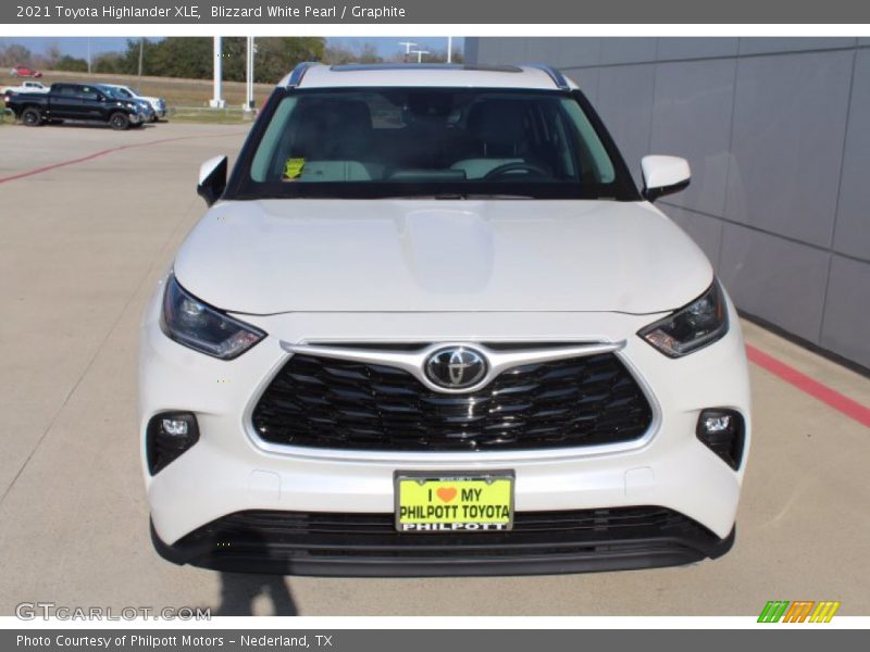 Blizzard White Pearl / Graphite 2021 Toyota Highlander XLE