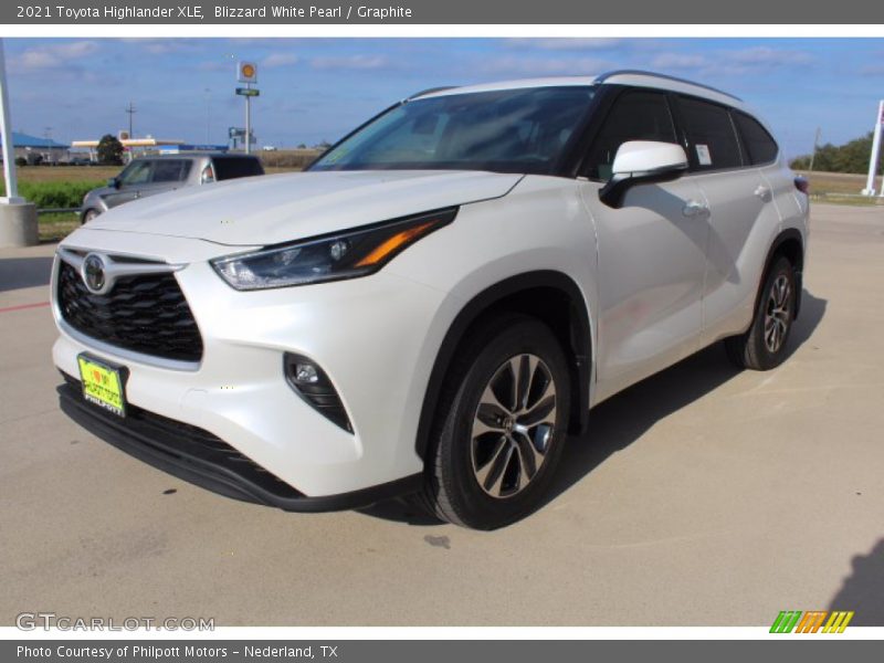 Blizzard White Pearl / Graphite 2021 Toyota Highlander XLE