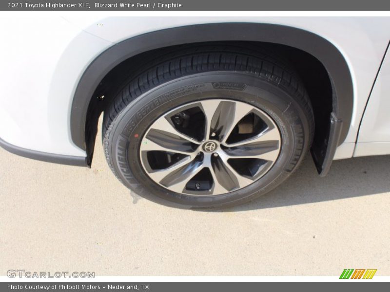 Blizzard White Pearl / Graphite 2021 Toyota Highlander XLE