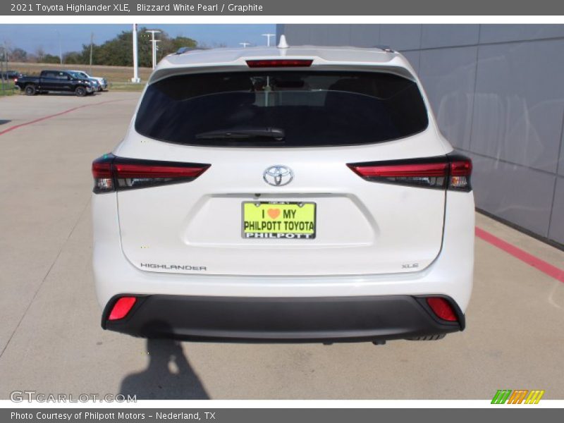 Blizzard White Pearl / Graphite 2021 Toyota Highlander XLE