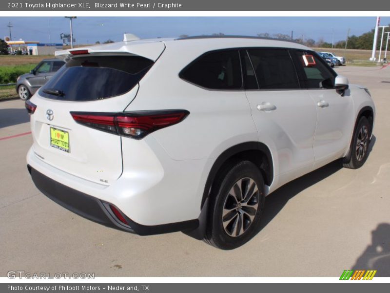Blizzard White Pearl / Graphite 2021 Toyota Highlander XLE