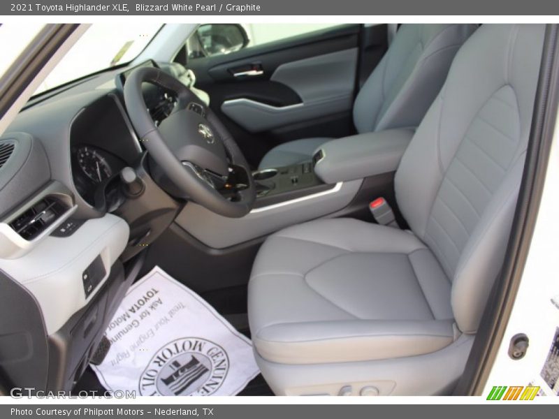 Blizzard White Pearl / Graphite 2021 Toyota Highlander XLE