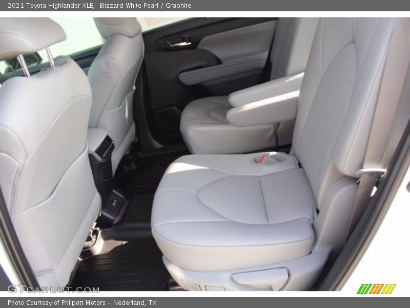 Blizzard White Pearl / Graphite 2021 Toyota Highlander XLE